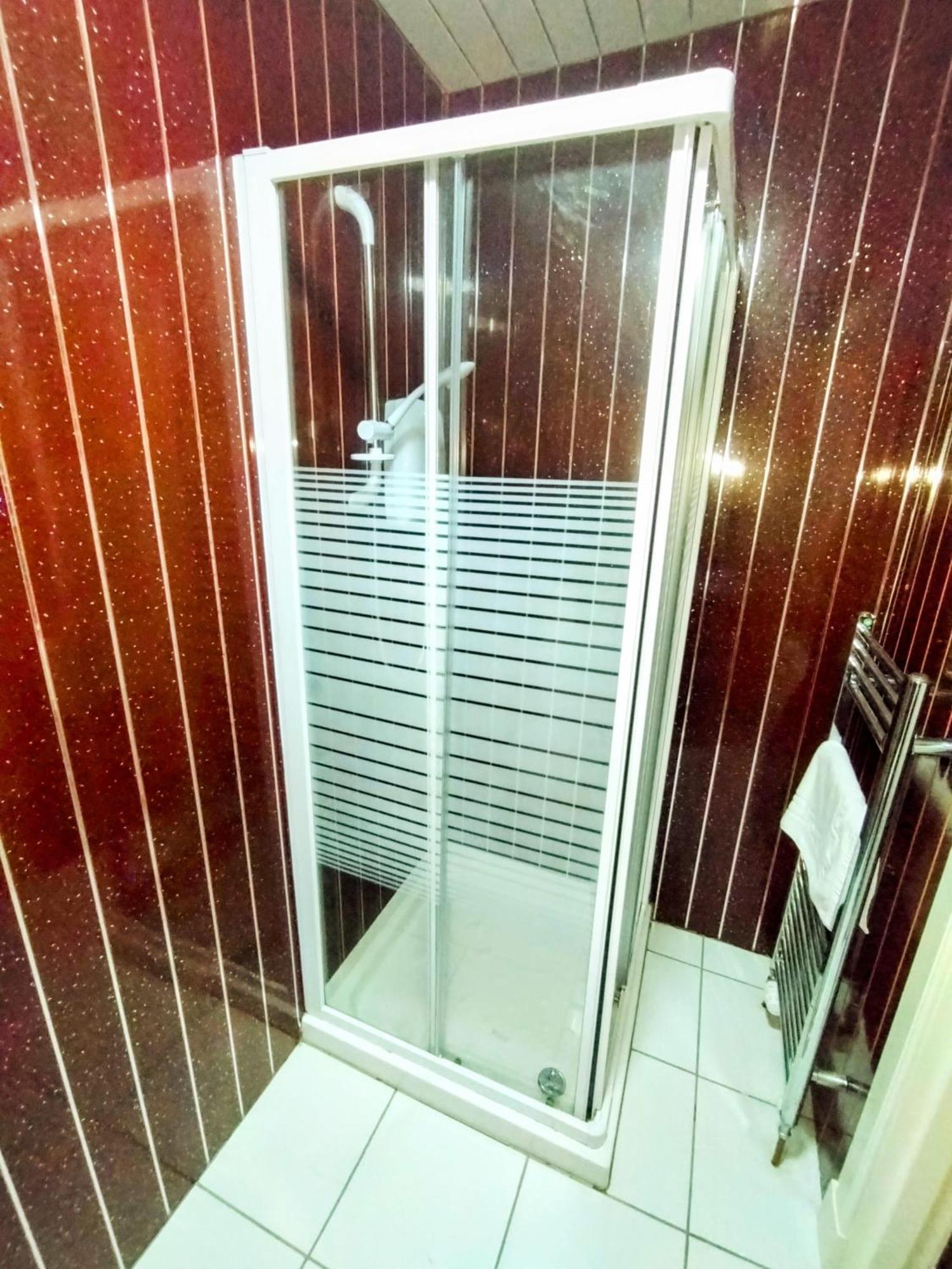 גרינוק Oyo Gin House Hotel מראה חיצוני תמונה