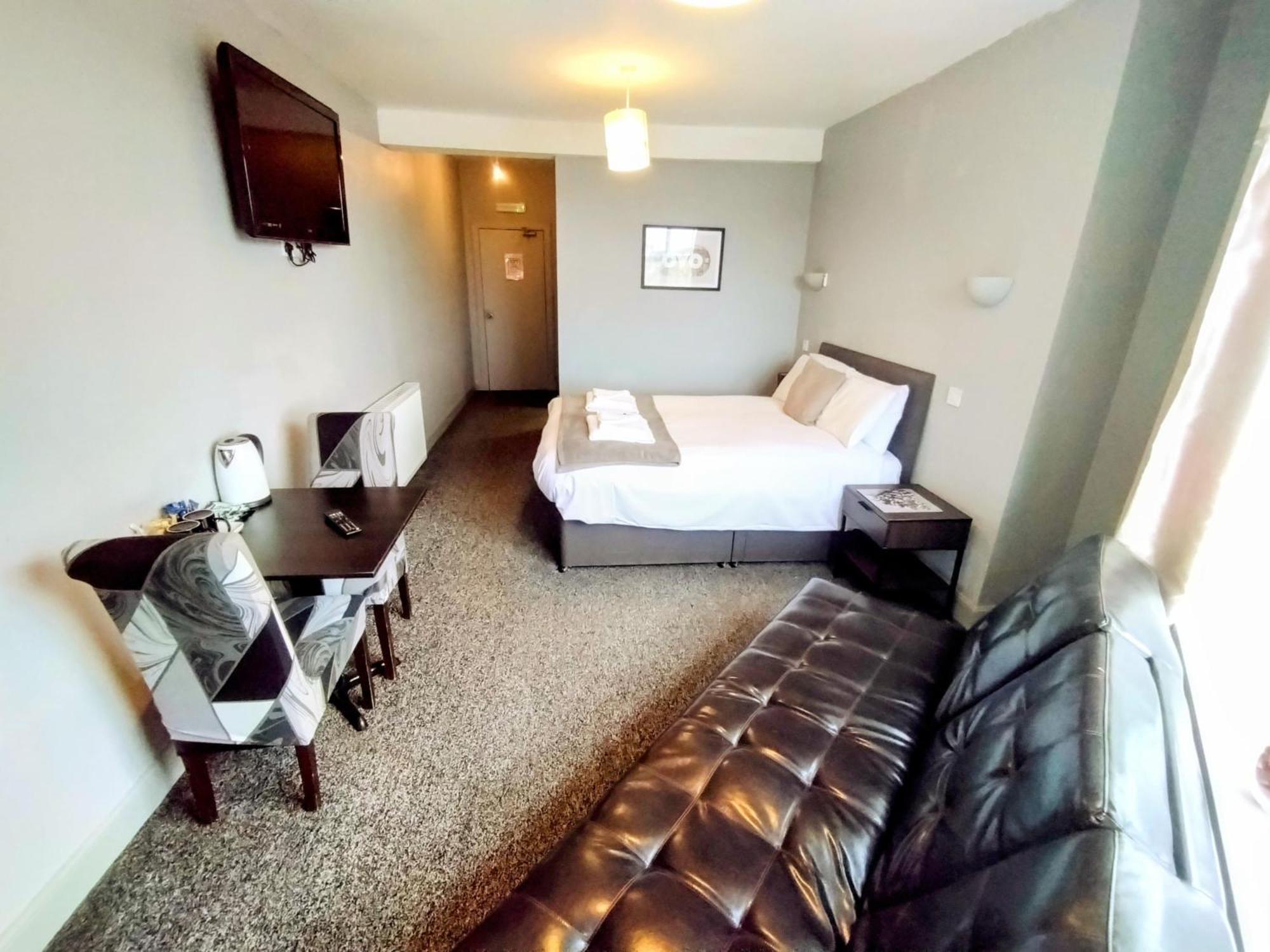 גרינוק Oyo Gin House Hotel מראה חיצוני תמונה